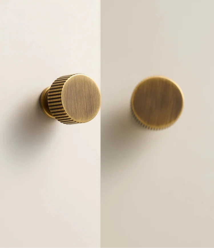 Bouton de meuble placard Image