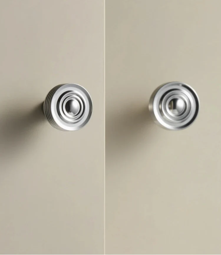 Bouton de meuble Chrome Image