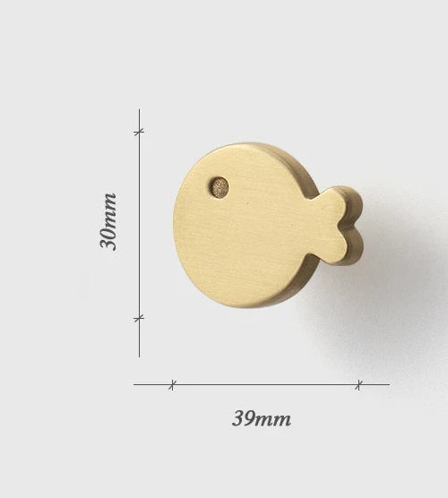 Bouton de meuble poisson or brossé