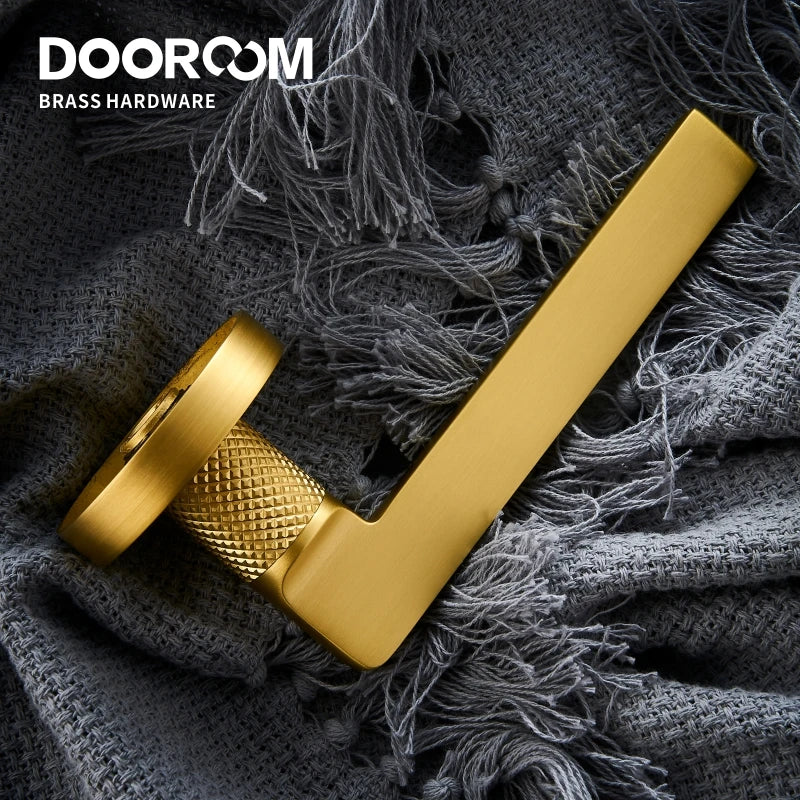 Poignée de Porte à Col Moleté Design Graphique et Contemporain