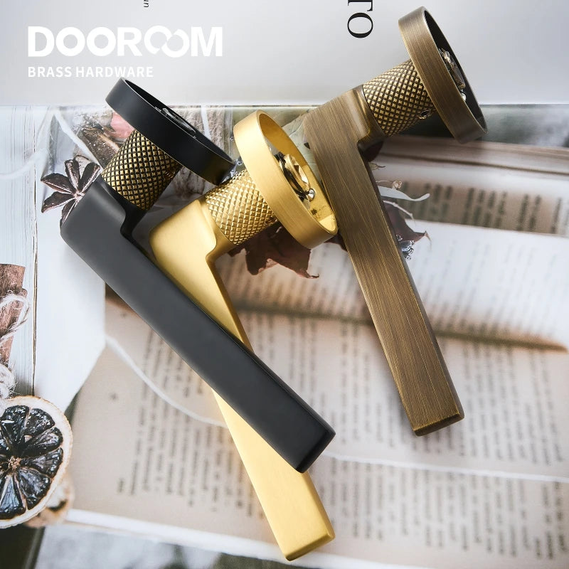 Poignée de Porte à Col Moleté Design Graphique et Contemporain
