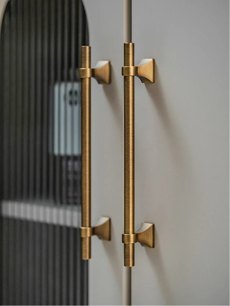 Poignée de meuble en laiton satiné couleur antique