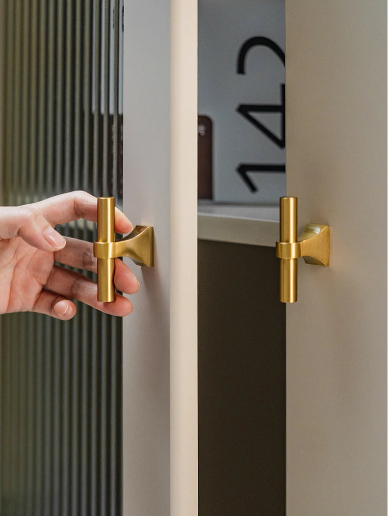 Poignée de meuble en laiton satiné