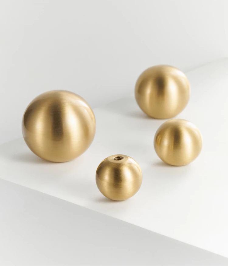 Brushed gold round leg furniture handle