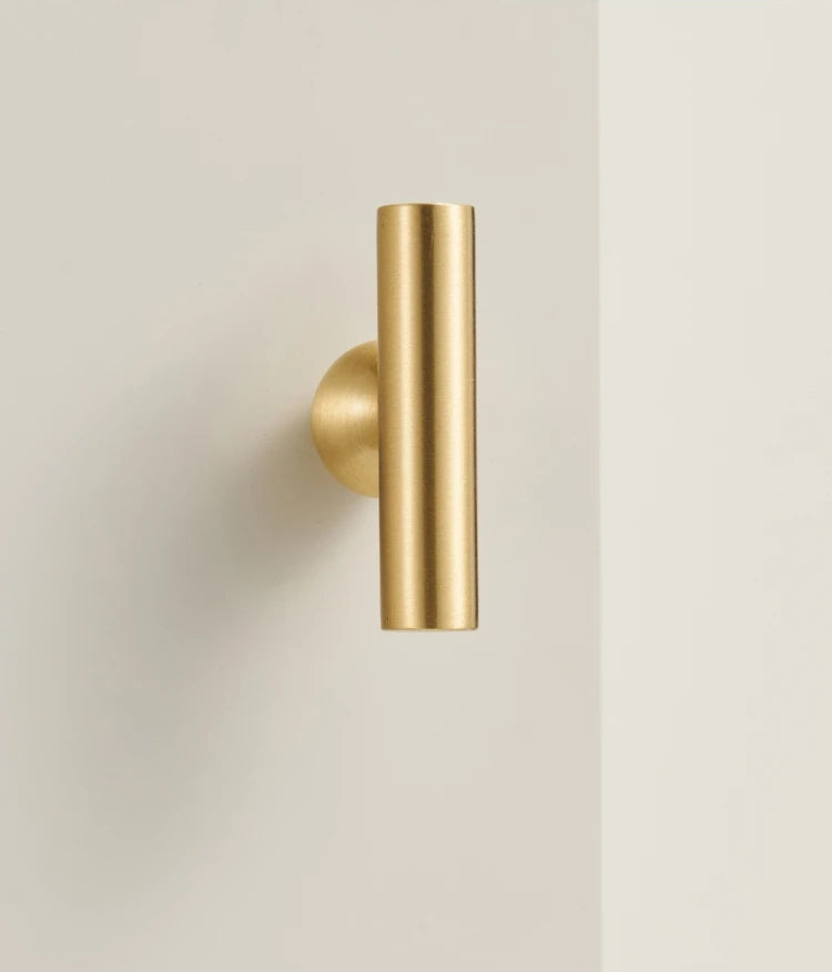 Brushed gold round leg furniture handle