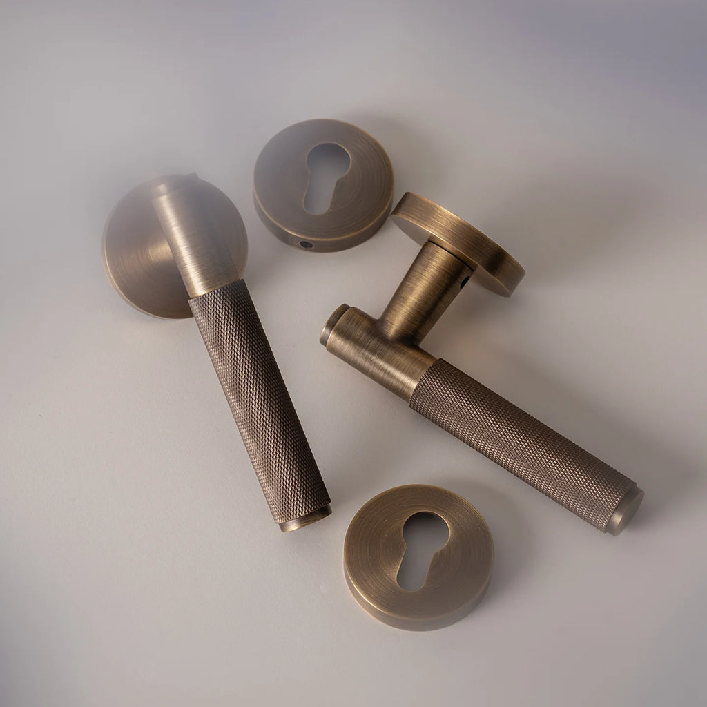 Poignée de Porte Cannelée Bronze Design Raffiné