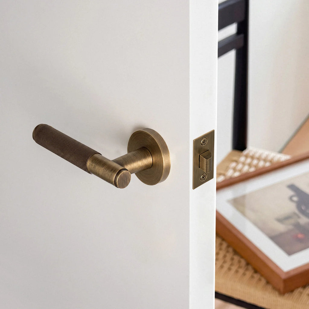 Poignée de Porte Cannelée Bronze Design Raffiné