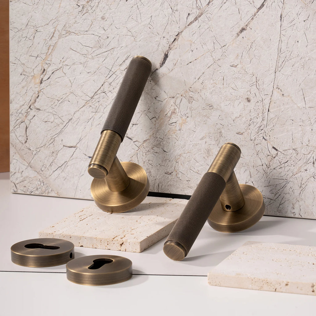 Poignée de Porte Cannelée Bronze Design Raffiné