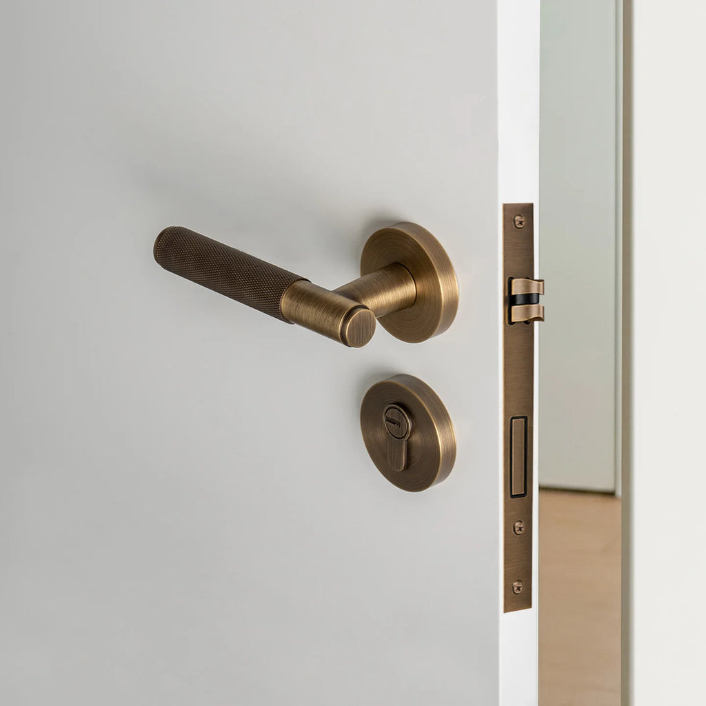 Poignée de Porte Cannelée Bronze Design Raffiné