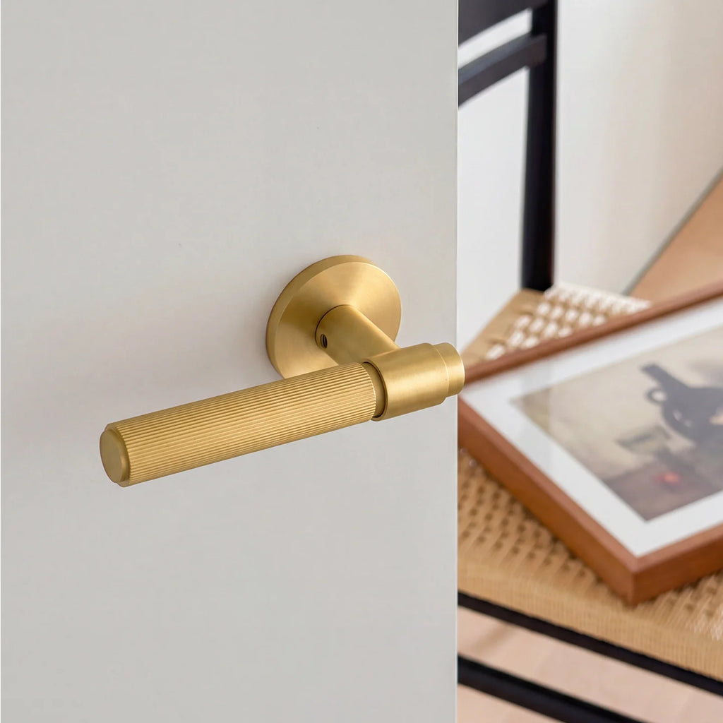 Poignée de Porte Cannelée Laiton Design Raffiné