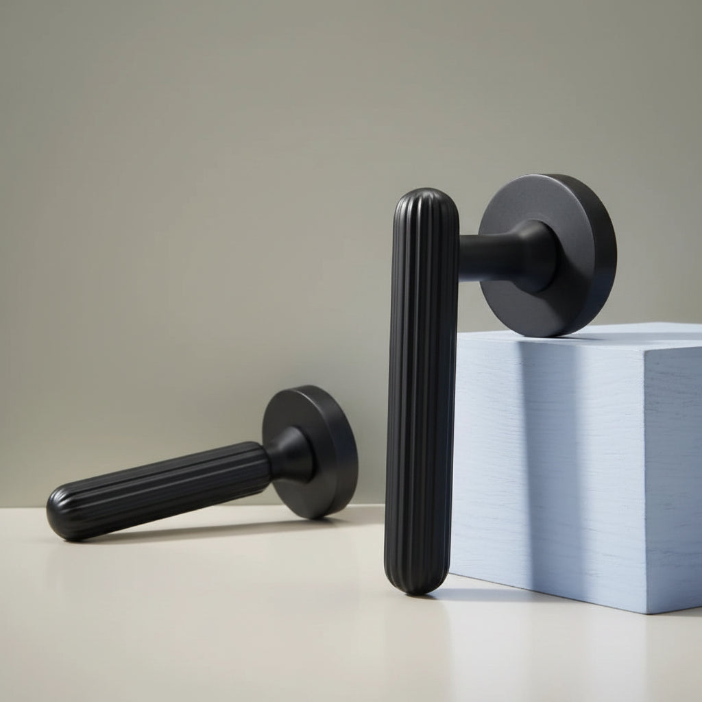 Poignée de Porte Rainurée en Laiton Doré Design Élancé