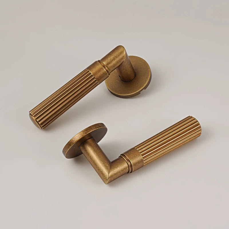 Poignée de Porte Rainurée en Laiton Vieilli Style Vintage Chic