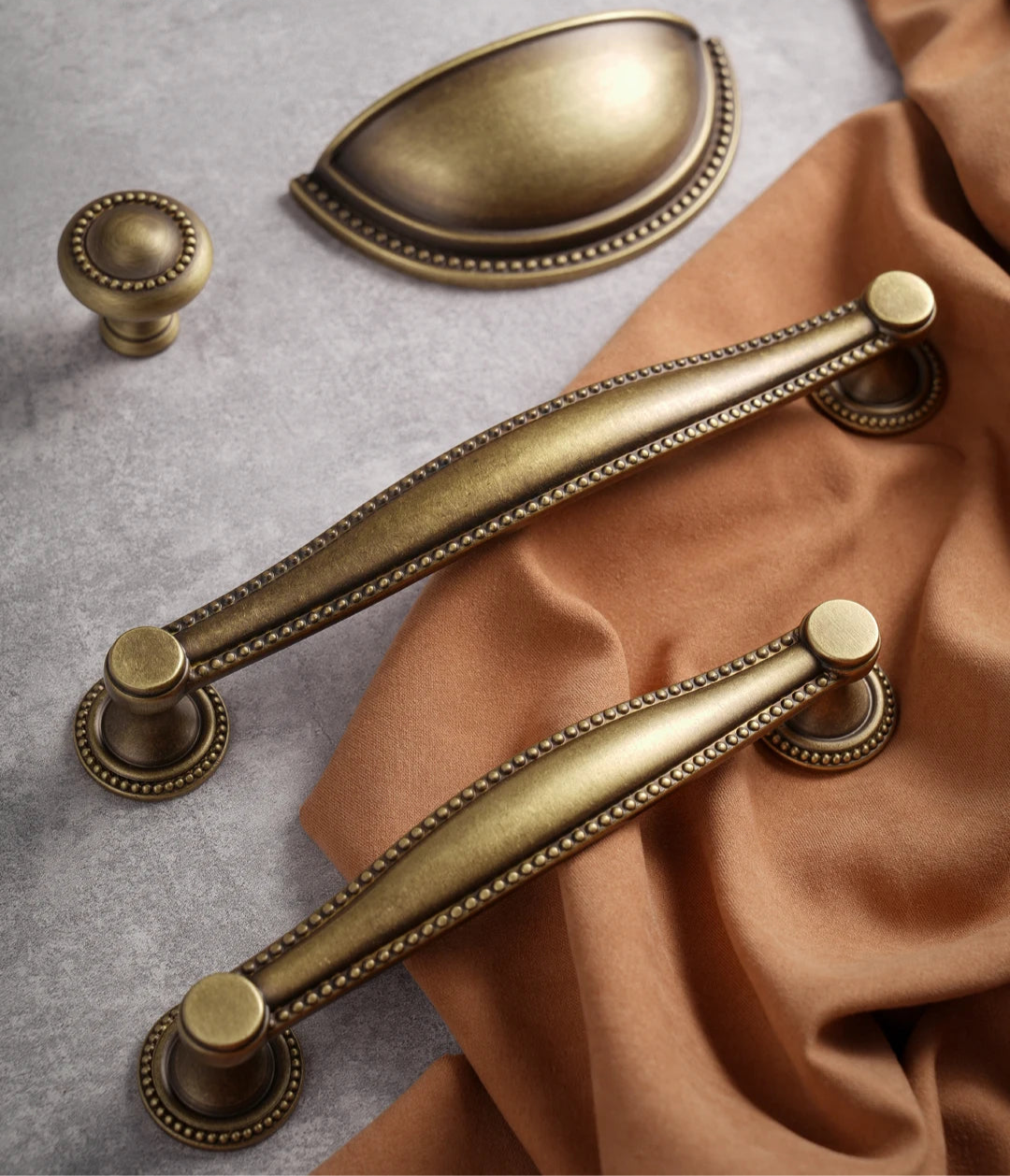 Antique bronze-effect furniture handle