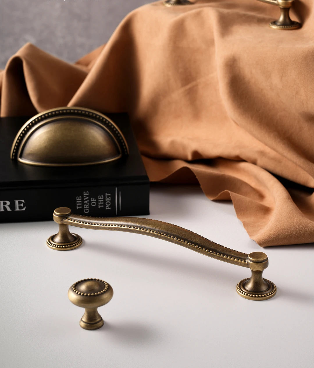 Antique bronze-effect furniture handle