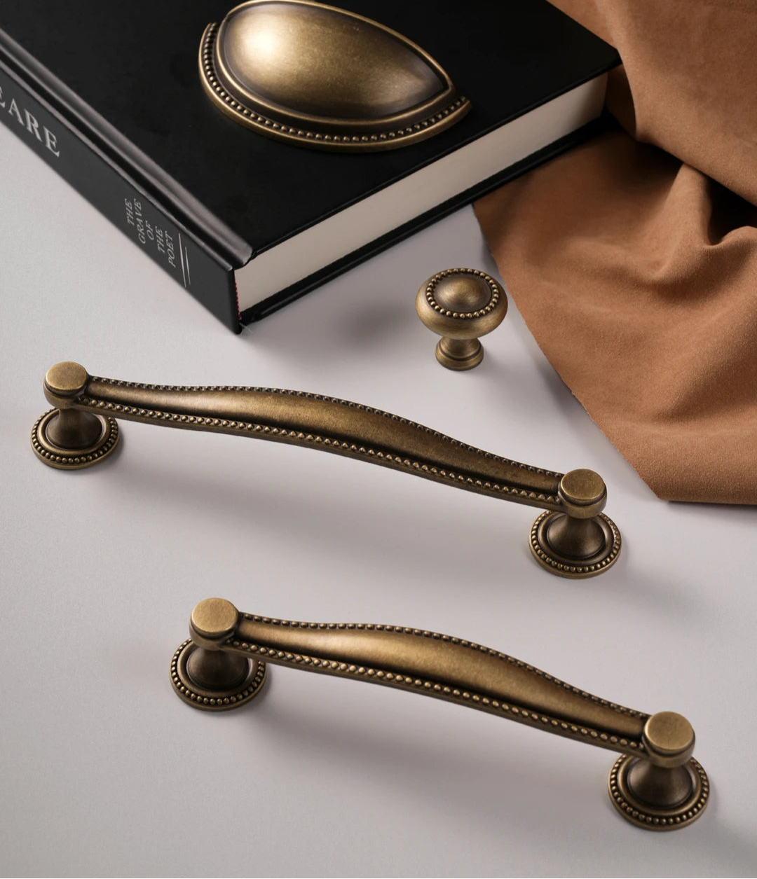 Antique bronze-effect furniture handle