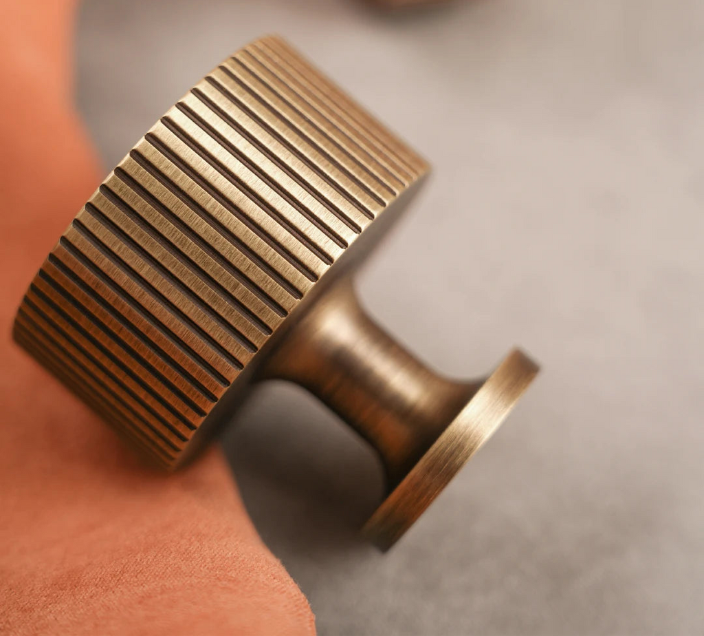 Poignée de meuble antique or brossé