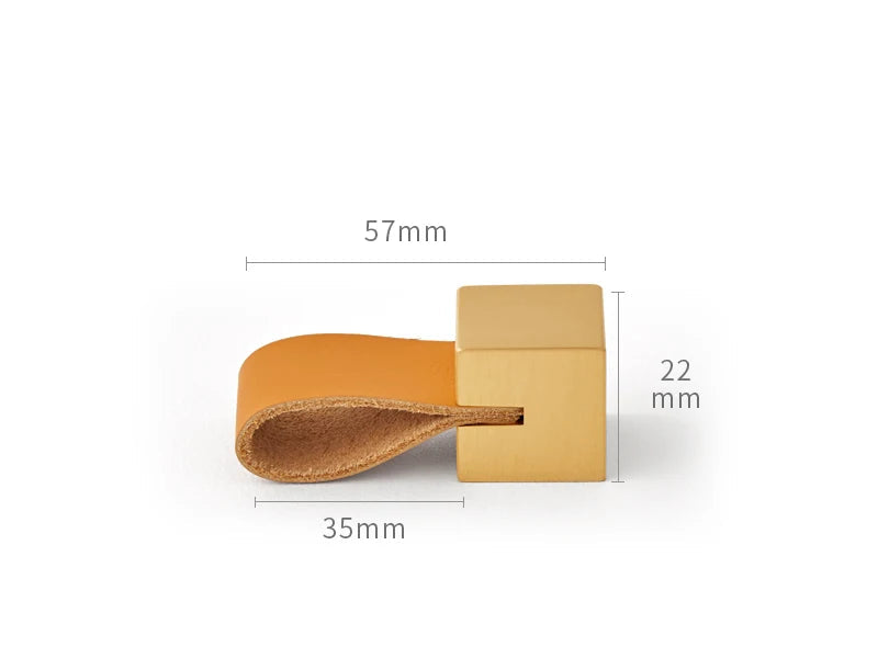 Poignée de meuble en cuir orange et laiton or brossé