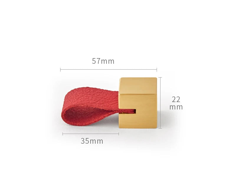 Poignée de meuble en cuir rouge et laiton or brossé