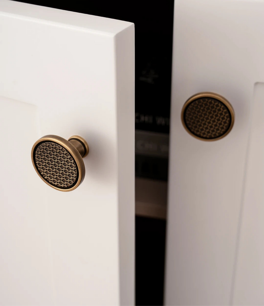 Poignée de meuble en laiton effet bronze