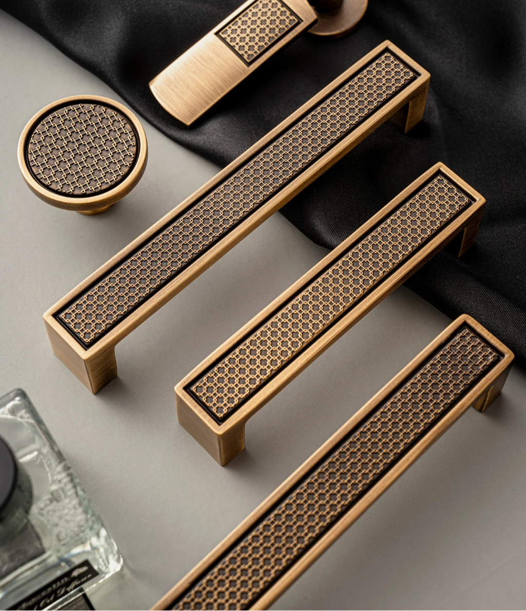 Poignée de meuble en laiton effet bronze