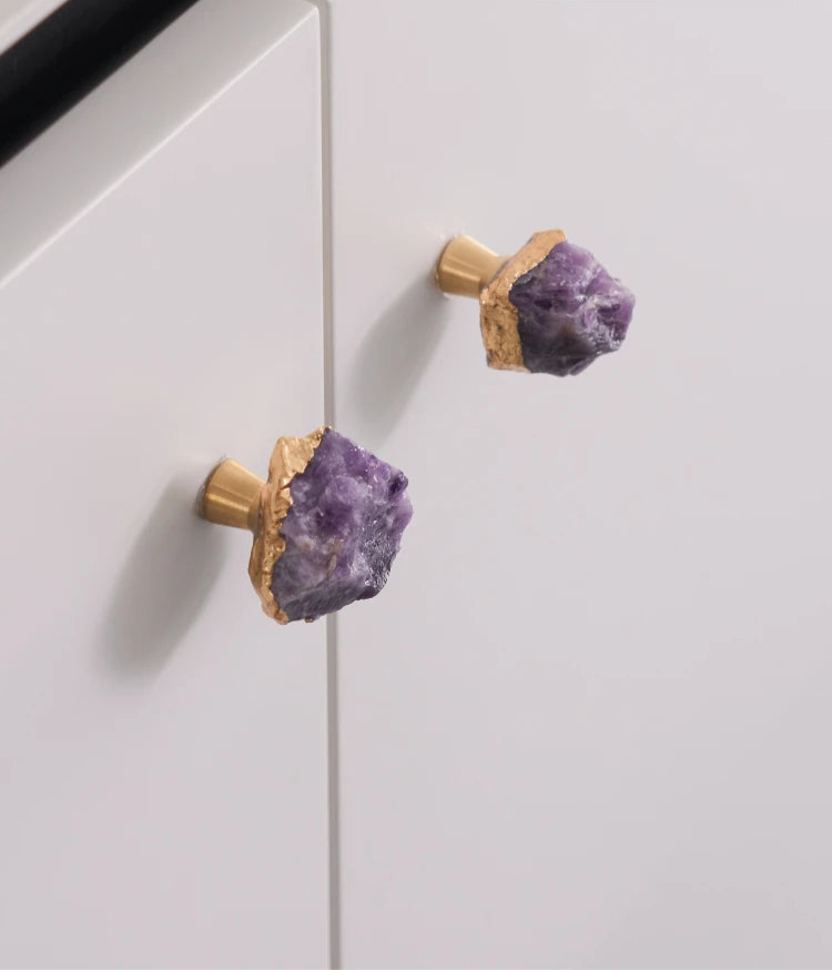Poignée de meuble laiton et pierre violette