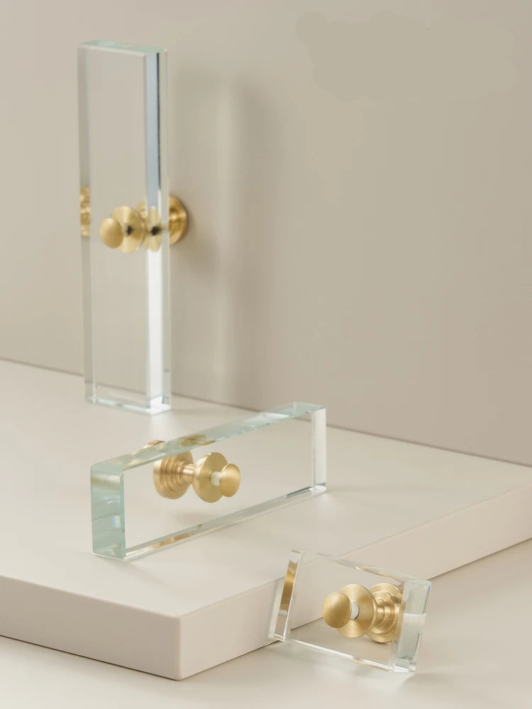 Poignée de meuble originale transparente