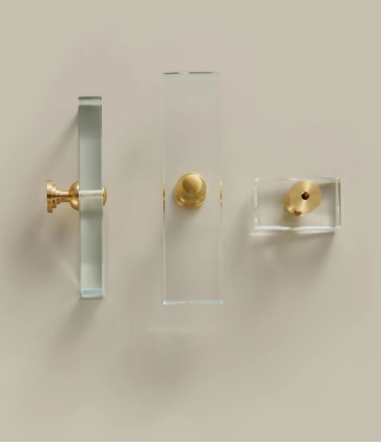 Poignée de meuble originale transparente