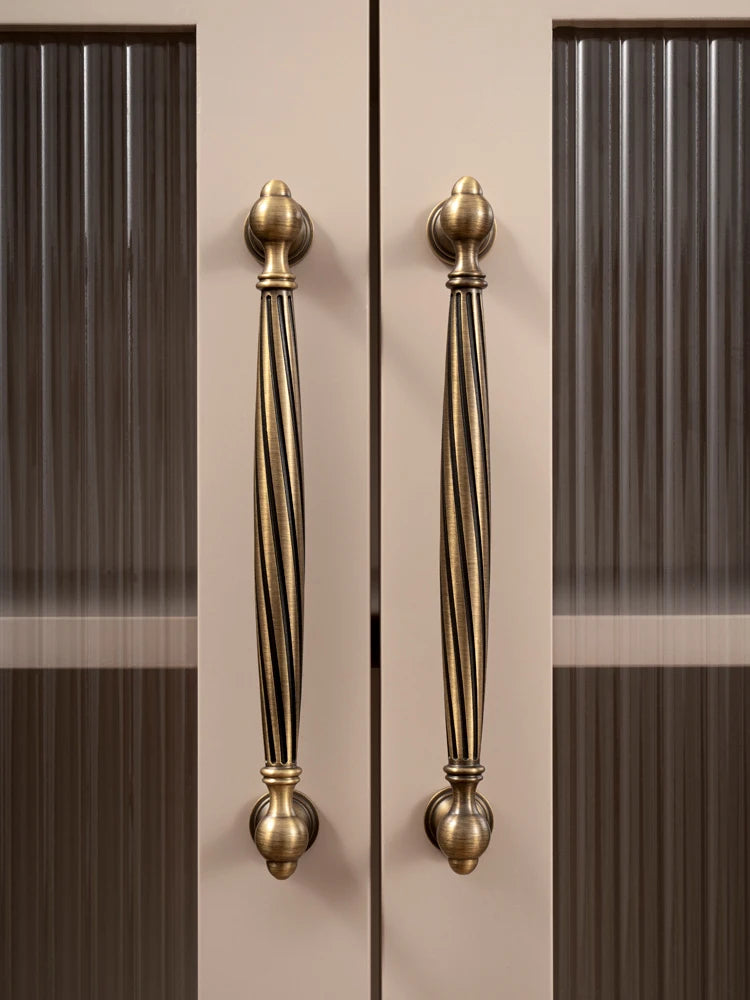 Poignée de meuble torsadée en laiton, effet bronze