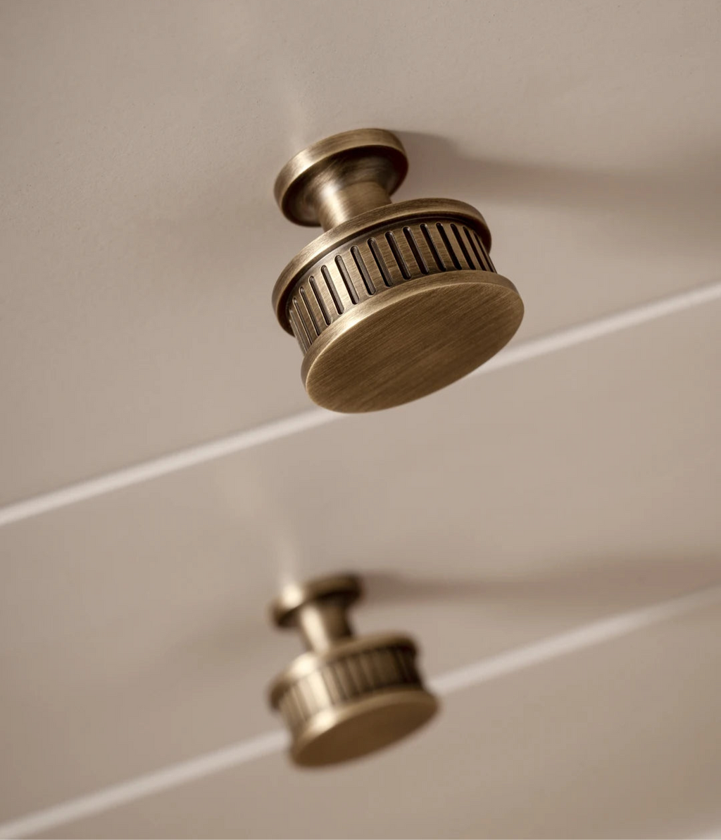 Poignée de meuble torsadée en laiton, effet bronze