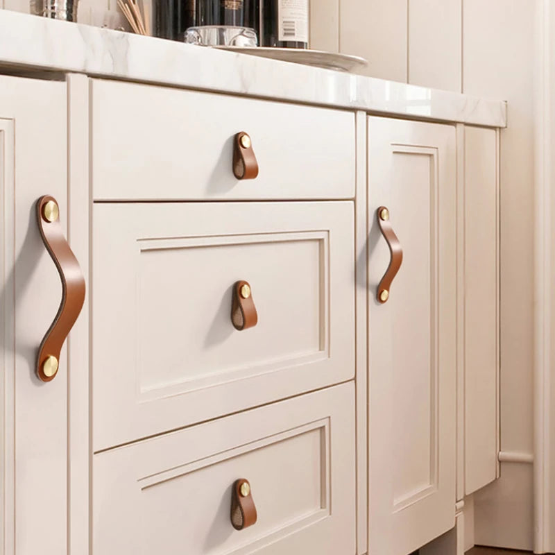 Poignées de meubles colorées