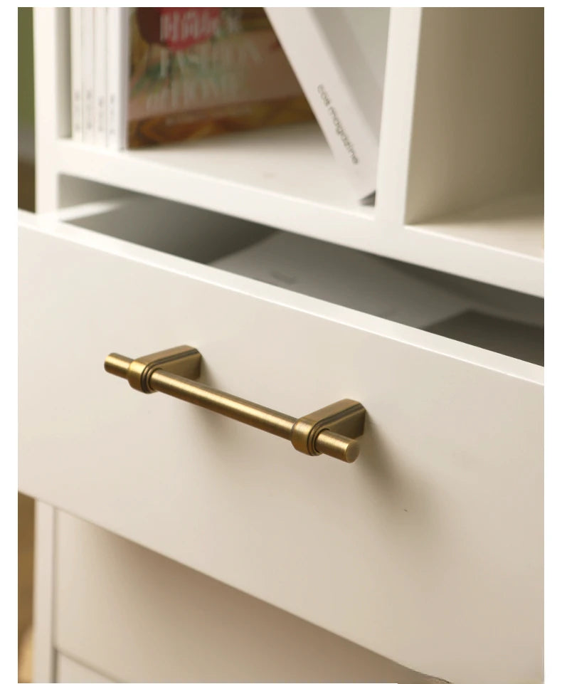 Poignée de meuble en laiton sobre