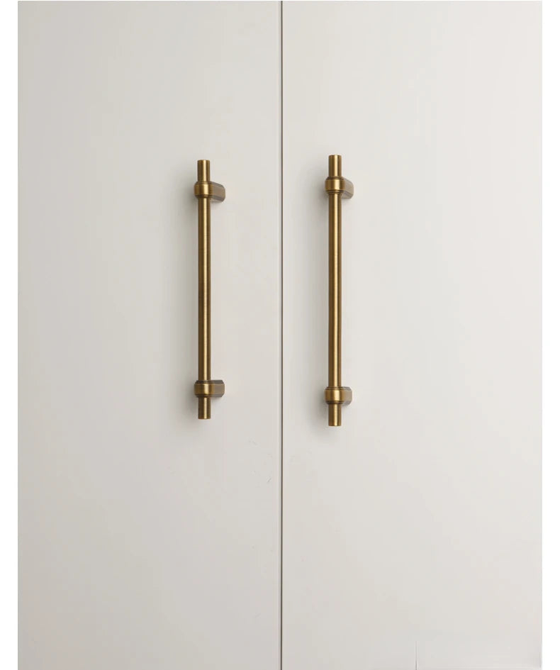 Poignée de meuble en laiton sobre