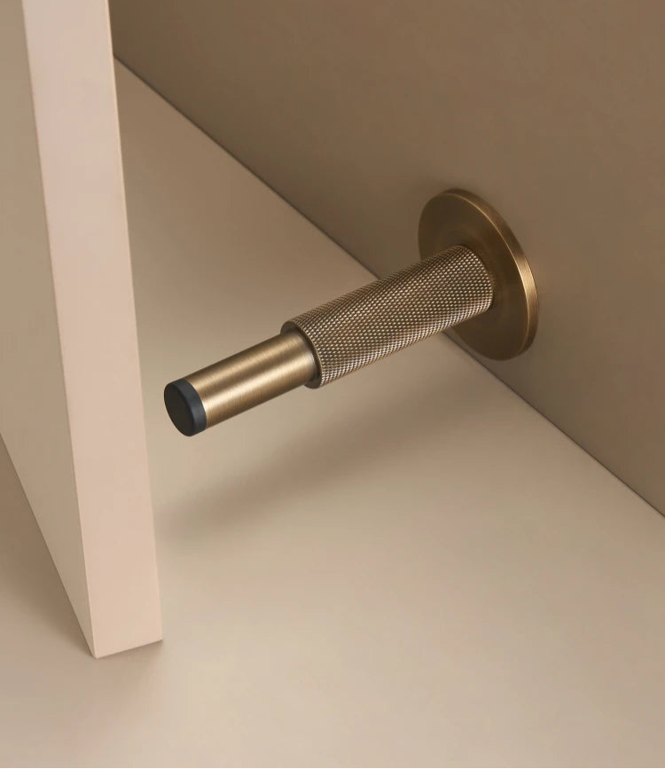 Butée de porte nervurée